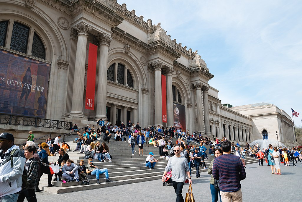 Exterior photo of the Metropolitan Museum of Art