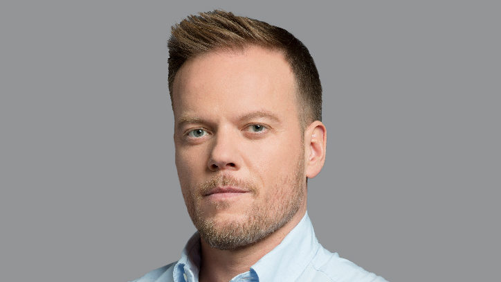 Avenue Q & Pitch Perfect Director Orders Up Laughs in Fully Committed