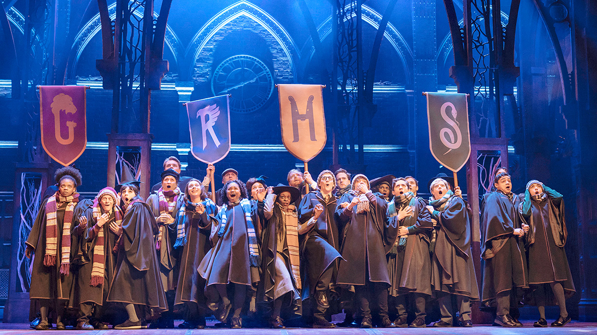 The company of Harry Potter and the Cursed Child. Photo by Manuel Harlan.