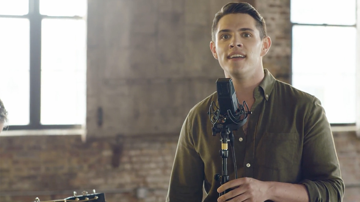 Out of Oz: Jackie Burns & Casey Cott Perform <i>Wicked</i> Mashup