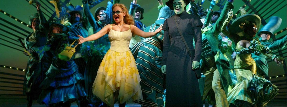 Kristin Chenoweth, Idina Menzel, and the Broadway cast of Wicked the Musical