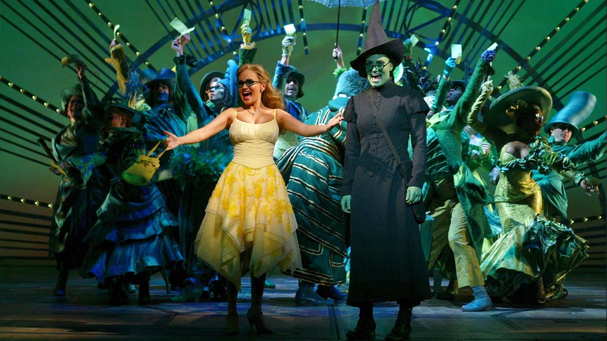 Kristin Chenoweth, Idina Menzel, and the Broadway cast of Wicked the Musical