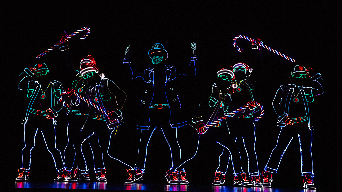 Light Balance in The Illusionists - Magic of the Holidays. Photo by Joan Marcus.