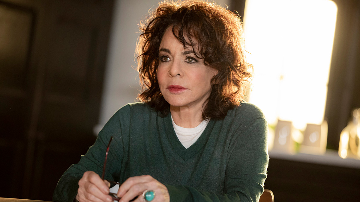 Stockard Channing in Roundabout Theatre Company's <i>Apologia</i>. Photo by Joan Marcus.