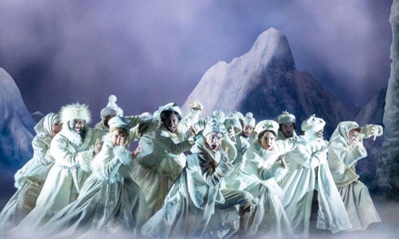 The cast of the national tour of <i>Frozen</i>. Photo by Deen van Meer.