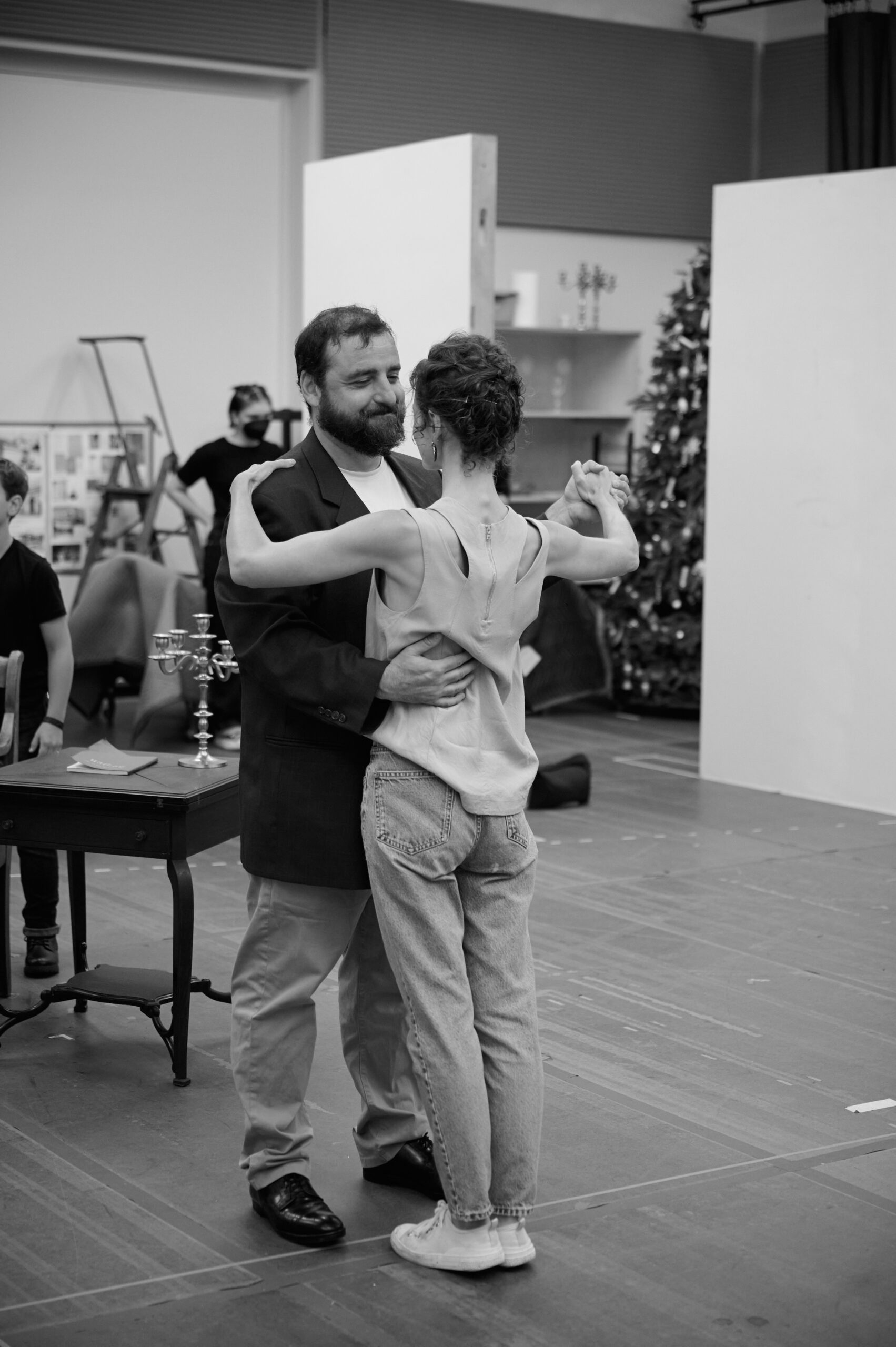 David Krumholtz and Faye Castelow in rehearsals for Leopoldstadt. Photo by Jenny Anderson.