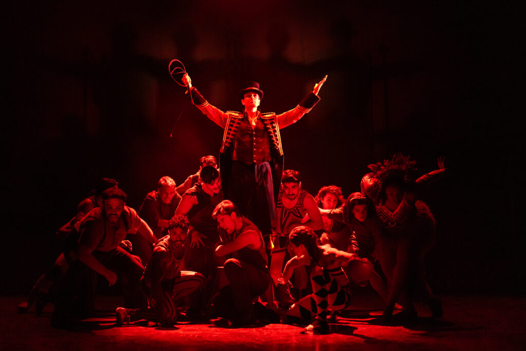 Paul Alexander Nolan and the cast of Water for Elephants. Photo by Matthew Murphy.