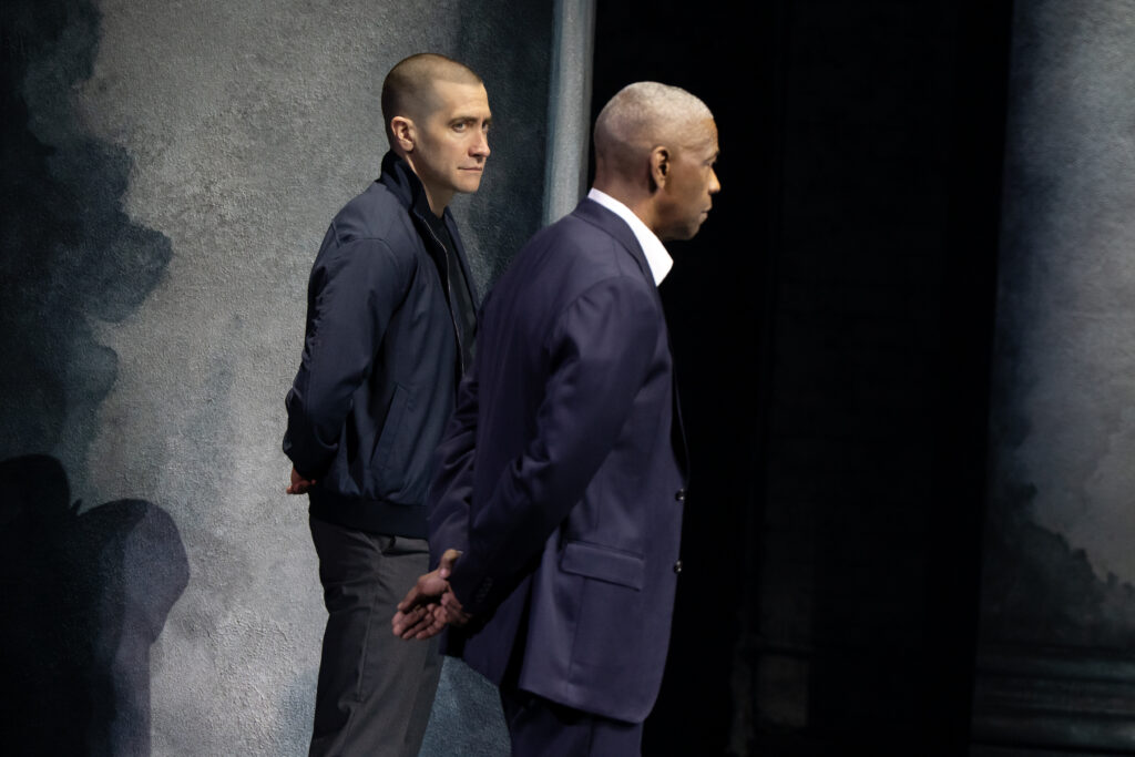 Jake Gyllenhaal and Denzel Washington in Othello. Photo by Julieta Cervantes.