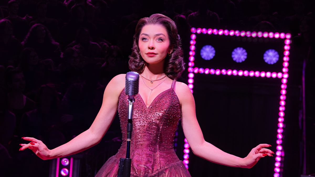 First Look: Sarah Hyland Joins Jonathan Groff in <i>Just In Time</i>